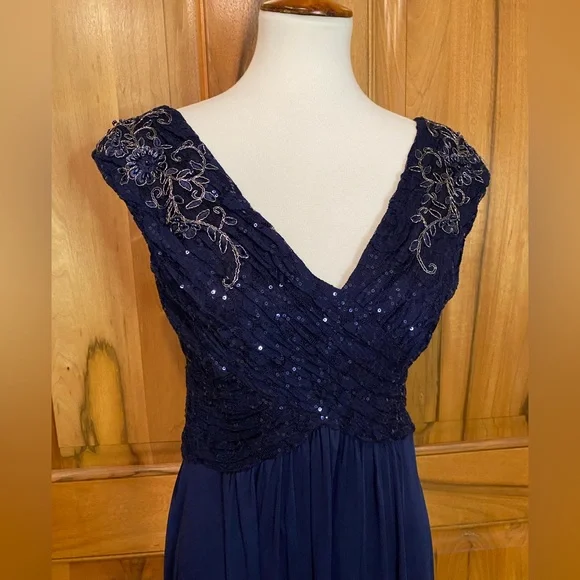 Violets & Roses - Lace & Sequins Blue/Silver Full-Length Formal/Prom Gown, EUC 4 - Picture 15 of 16